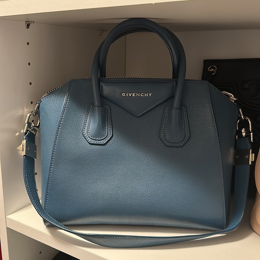 Givenchy small antigona grained leather bag